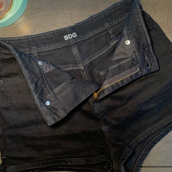 UO High-Waisted Black Denim Shorts - Picture 4 of 6